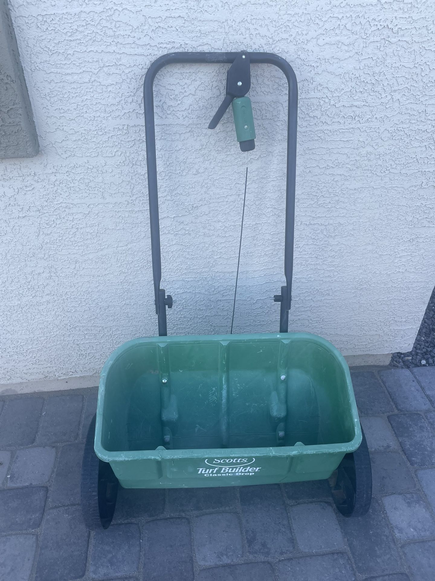 Grass Seed Fertilizer Spreader Thrower