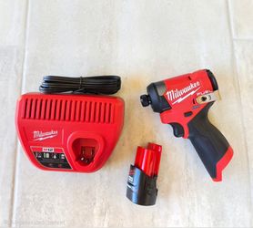 Milwaukee 12V FUEL Impact Driver KIT