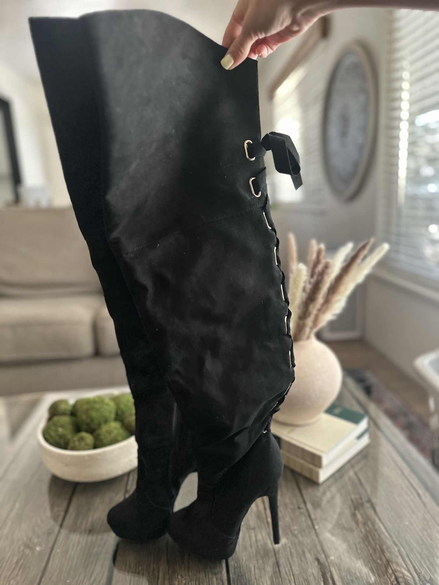 Chic Black Knee-High Boots – Size 6.5