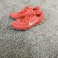 Women’s Nike Shoes Size 7.5