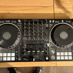 Pioneer Serato DJ Pro Club-Style 4-Channel Controller - DDJ1000SRT