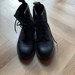 Men’s 1460 Doc Martens Size 10 Like New