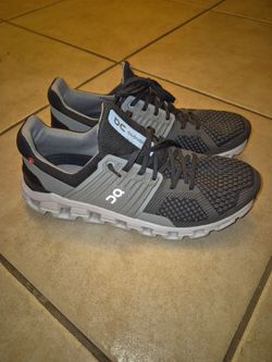 Tennis shoes