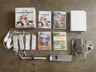 Wii with 4 Controllers 5 Games and Cables