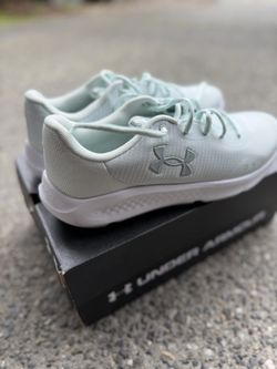 Under armor women’s shoes 9.5