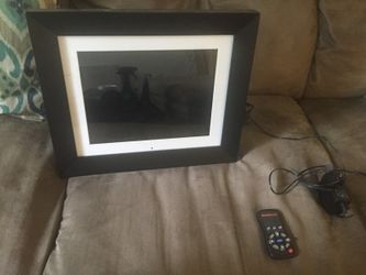 Digital picture frame - works w SD card