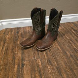 Brand New Ariats 90