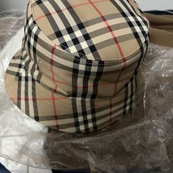Burberry Bucket Hat Size L
