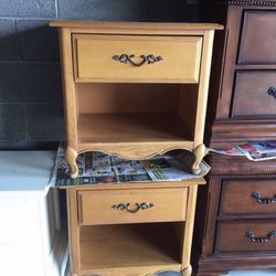 ❤️BEAUTIFUL FRENCH PROVINCIAL SET OF NIGHTSTANDS❤️