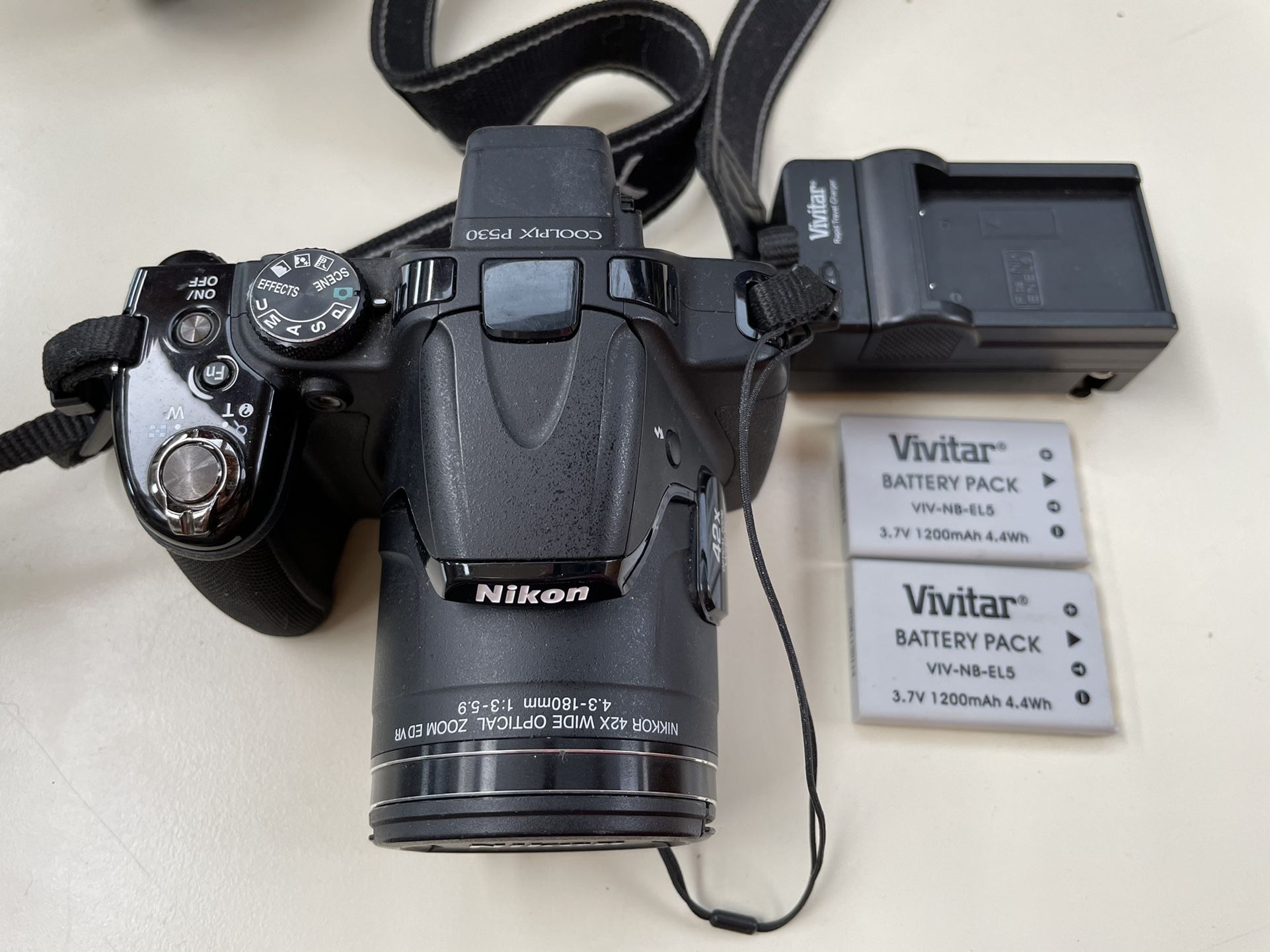 Nikon Coolpix P530 camera and battery set