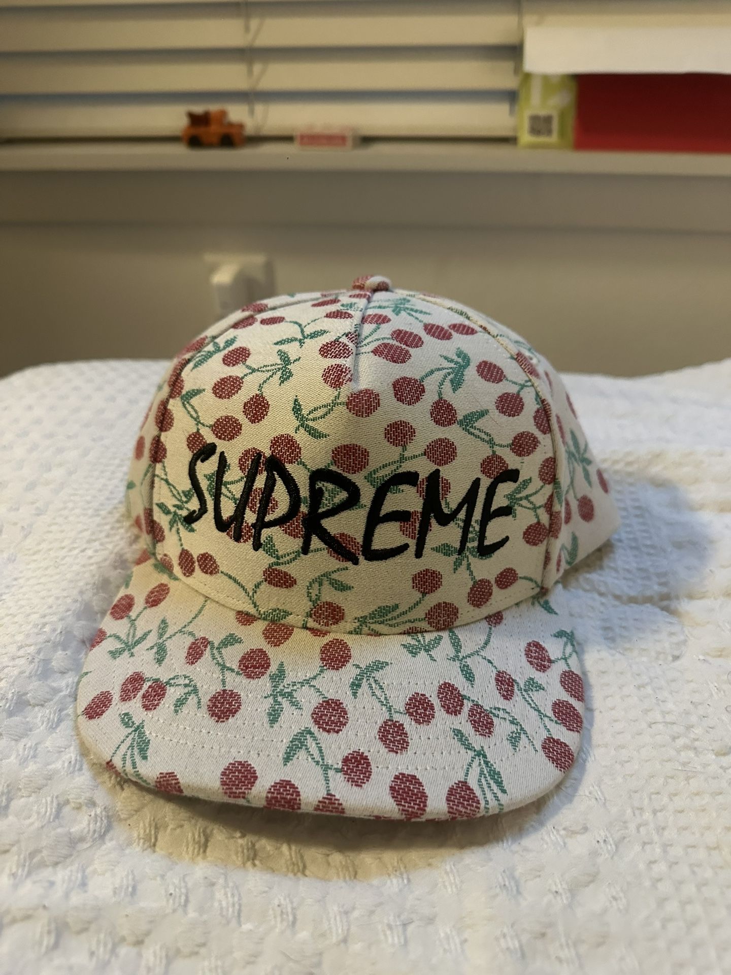 SUPREME SnapBack Hat