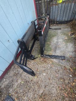 Ford f250 bushguard and headache rack for sale 832*869*3615