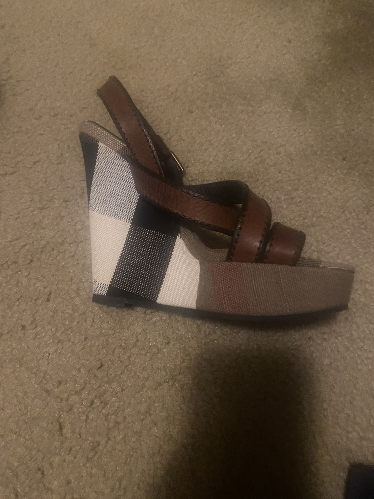 Burberry Shoes Size 8