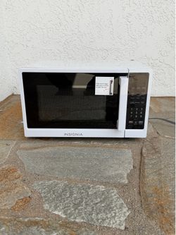 Insignia Microwave