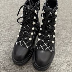 Aldo women’s black plaid ankle boot