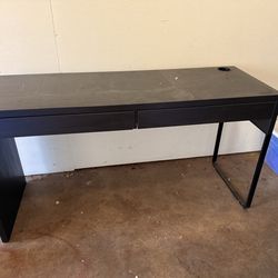Wooden desk with metal leg