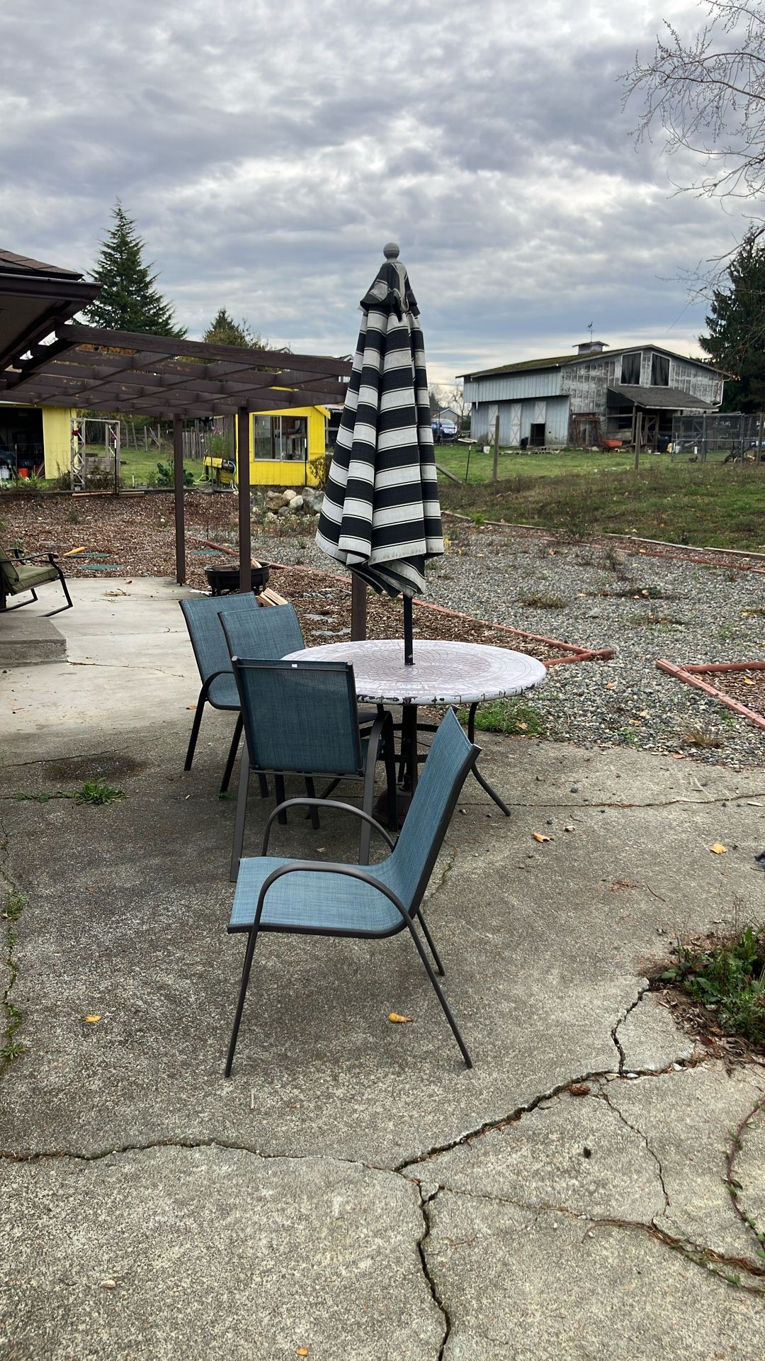 Patio Furniture Table And 6 Chair Set With Umbrella