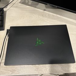 Razr Blade Laptop 15 1/2 Inch Screen
