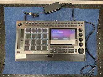 AKAI MPC Live 3