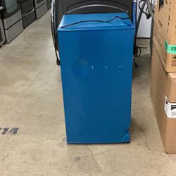 Mini Fridge 3.2  Cu Ft 