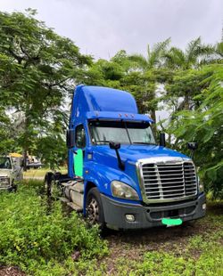 RARE!!! 220k Miles 2017 Manual  Freightliner Cascadia  Semi Truck as shown
