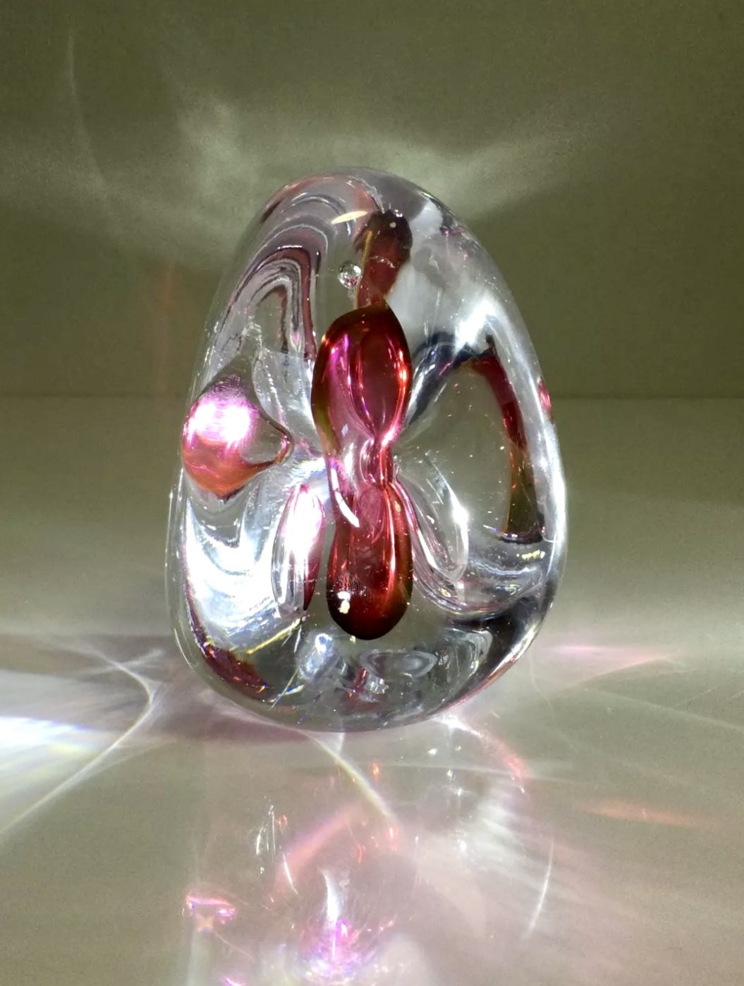 Beautiful Vintage MARIAN PYRCAK Art Glass Paperweight Tear Shaped Signed "M.P."
