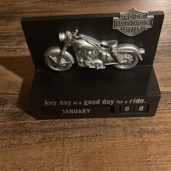 Hallmark Harley Davidson Motorcycles Perpetual Desk Block Calendar Wood  Black. for Sale in Albuquerque, NM - OfferUp