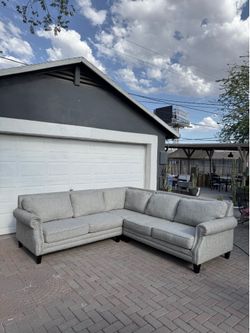 LIGHT GREY SECTIONAL COUCH ***FREE DELIVERY ***