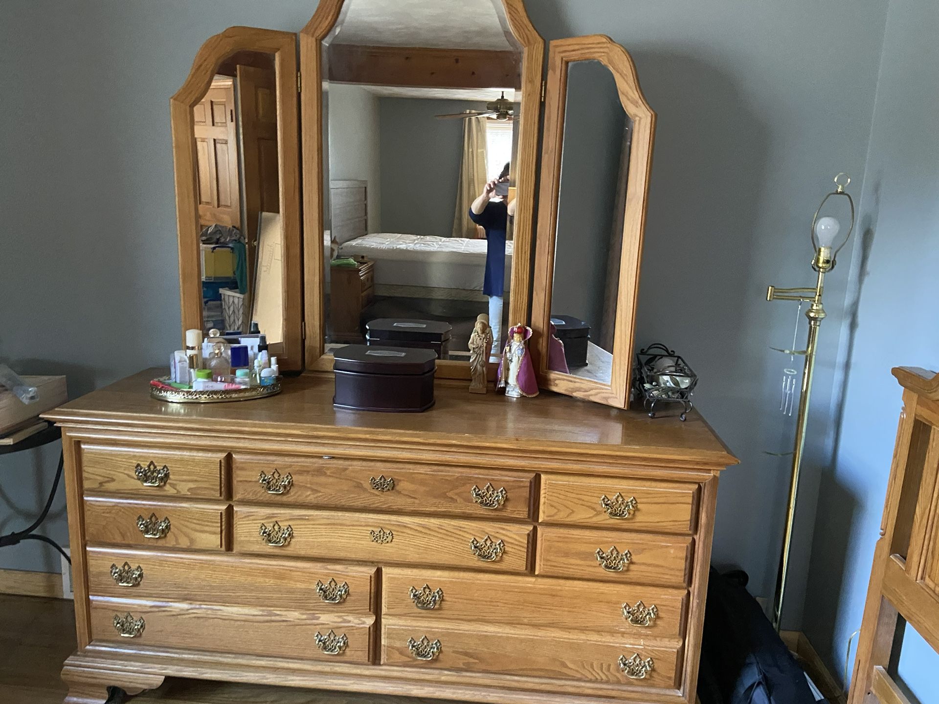 Solid oak Queen Size Bedroom Set