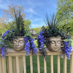 Very  Gorgeous 2 Vases With Flowers 