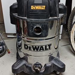 DeWalt Dry Vacuum