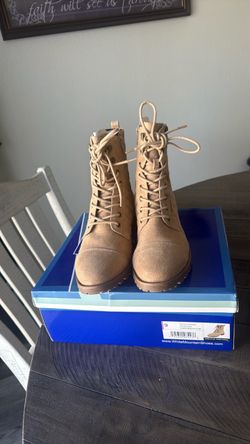 White Mountain Dashing Combat Boots Size 9