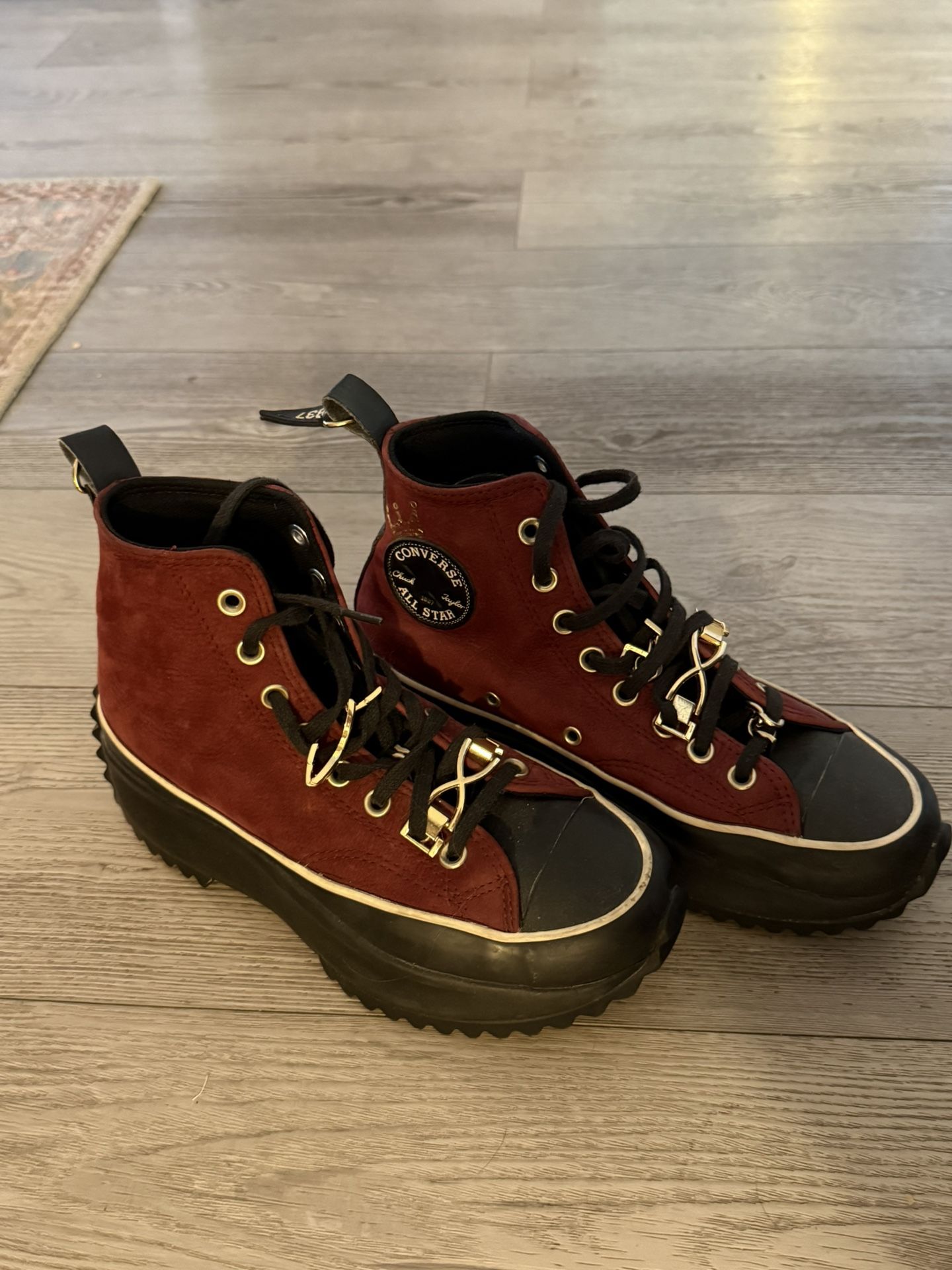Converse All Star Chuck Taylor Size 8 🔥