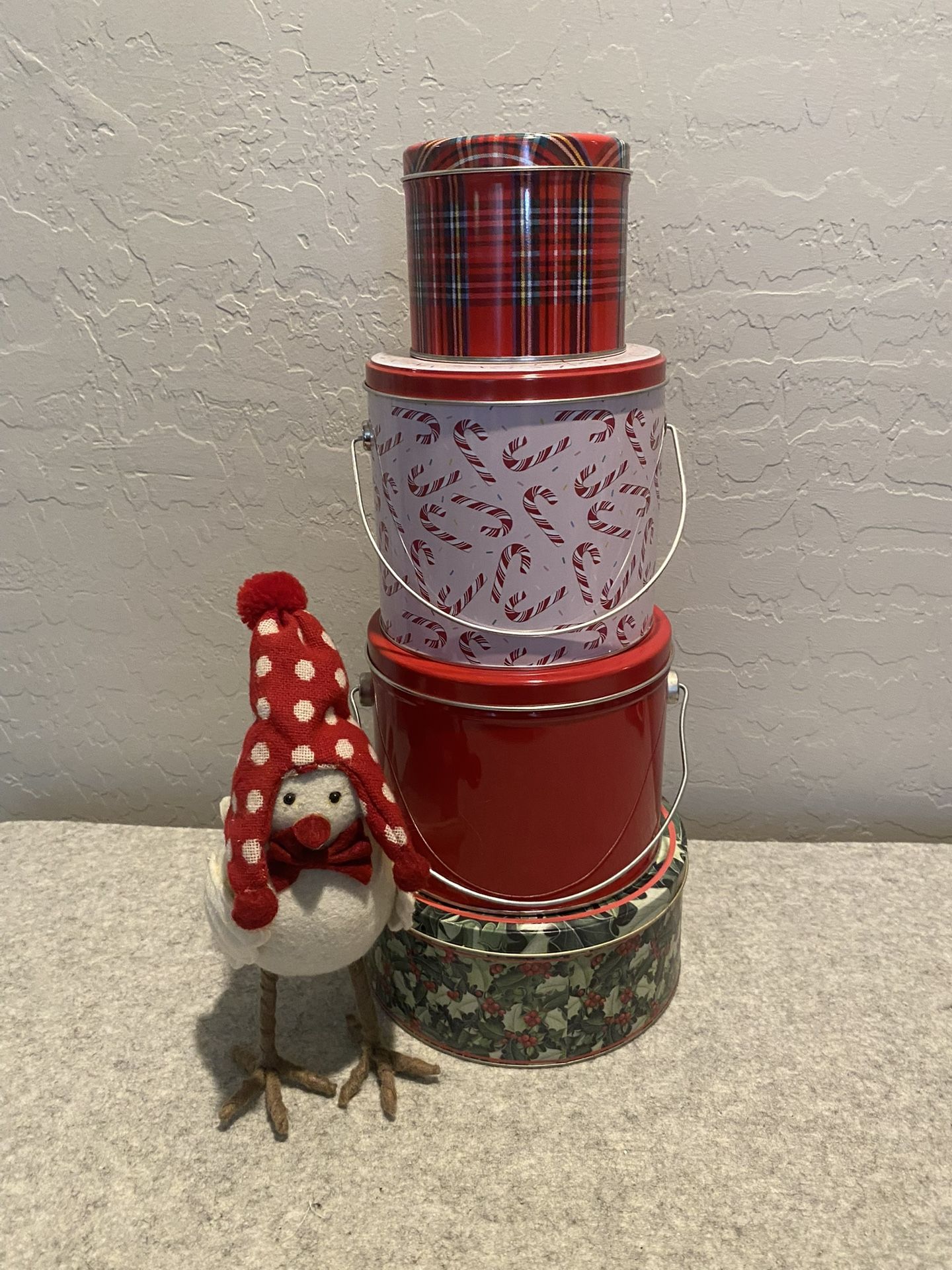 Christmas Decor-Tins & Birdy