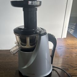 Hurom cold press juicer