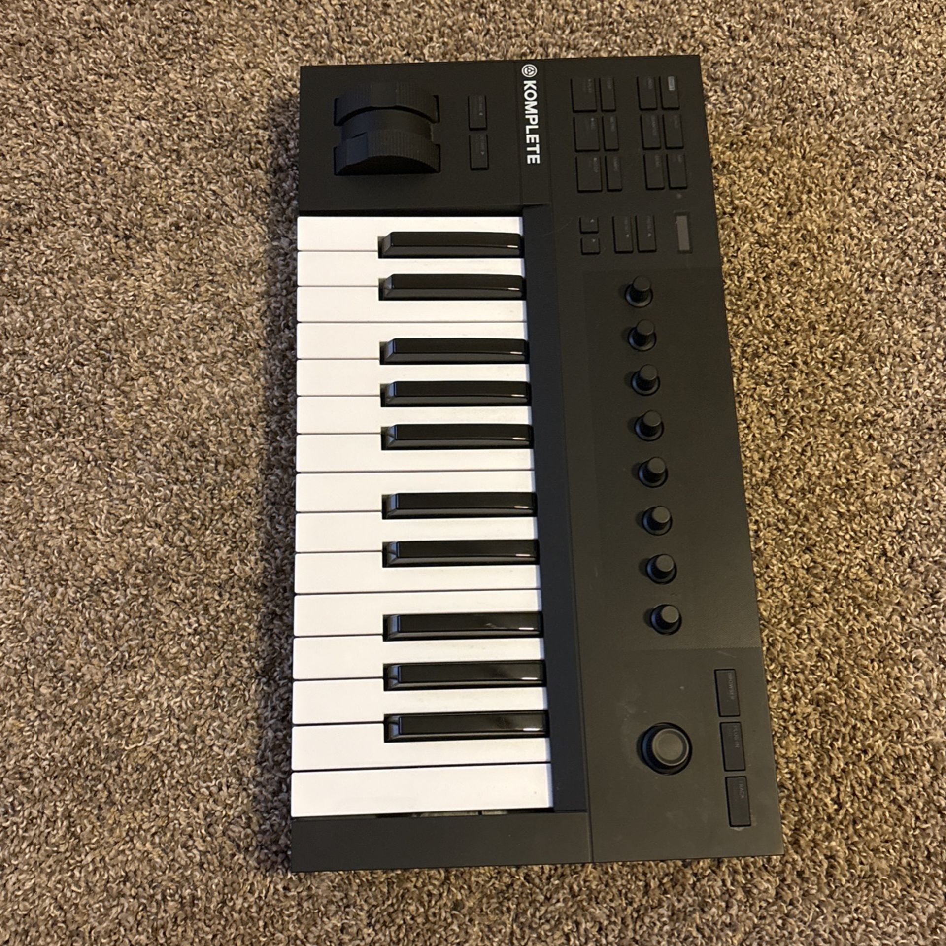 Komplete Kontrol A25 Midi Keyboard Excellent Condition!