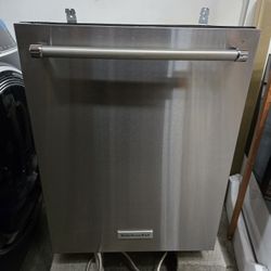 Kitchenaid Dishwasher *stainless 