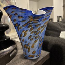 Alicia Poland Ruffled Art Glass Vase