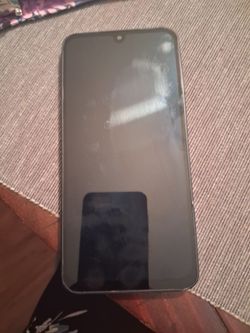 Galaxy A 16 5G does have slight carck on right side don't effect anything works great