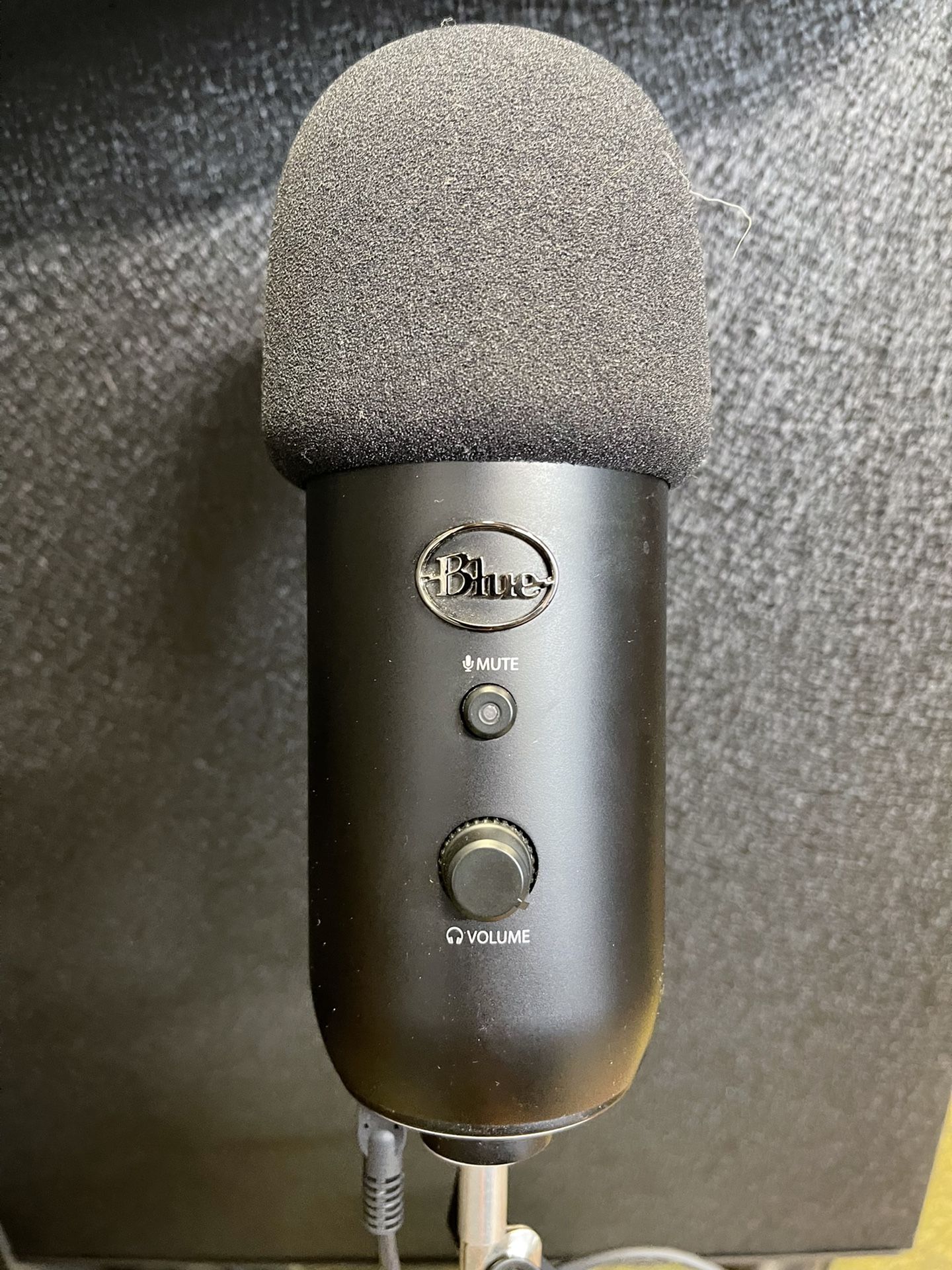 Yeti Microphone And Stand Stream Podcast 
