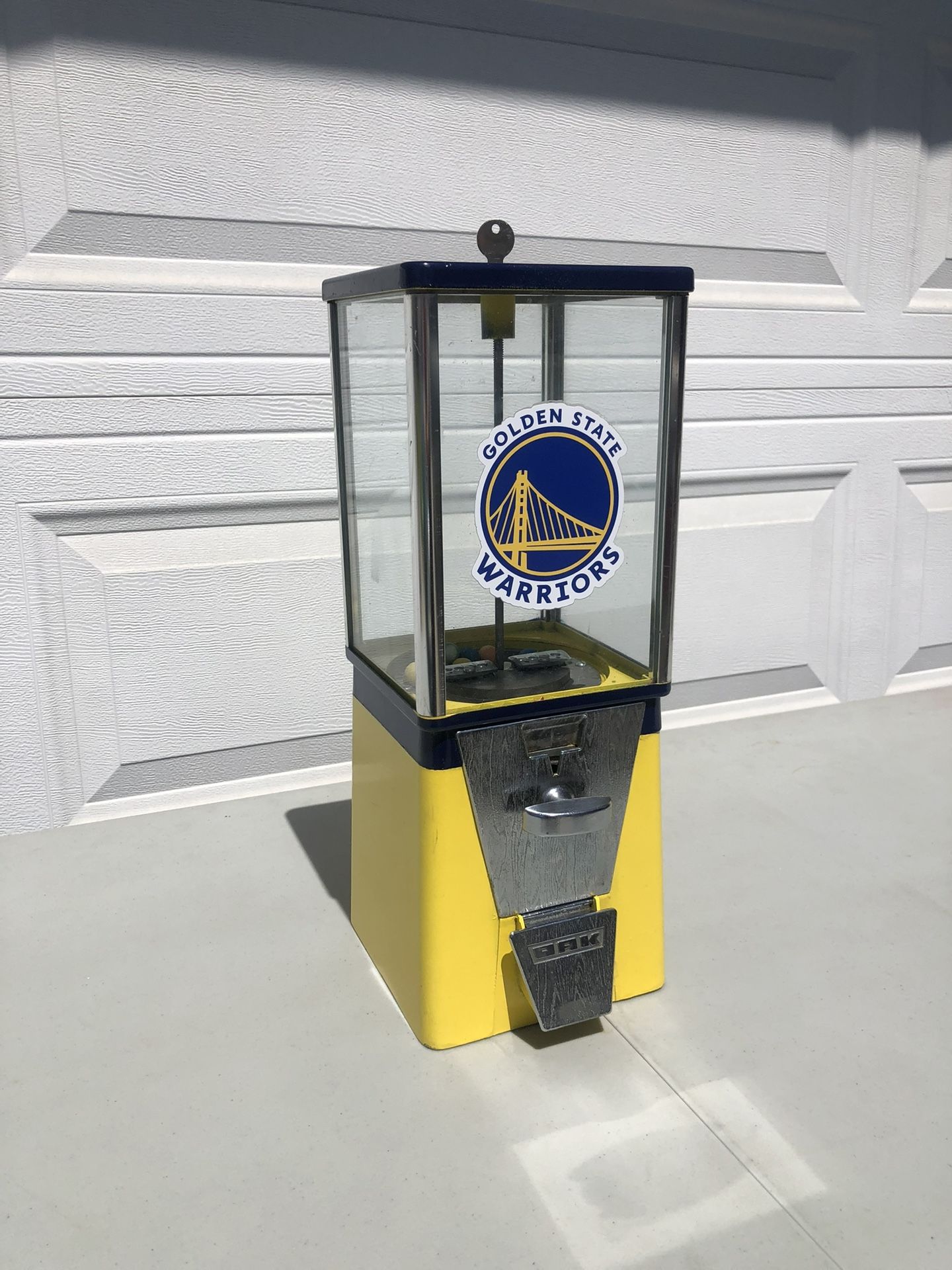 Large Working Warriors Gumball Machine