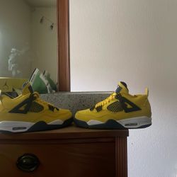 Jordan 4s