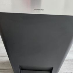 SLOW CLOSING TRASH CAN / 12 GALLONS