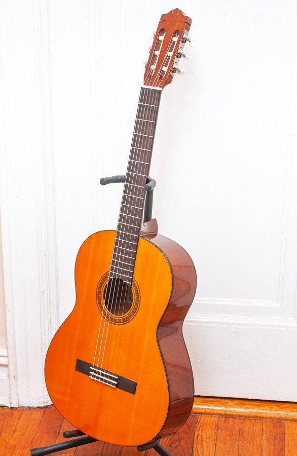 *Mnt* Yamaha CG101A Spruce Top Classical Guitar