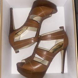 NEW MK HEELS SIZE 8
