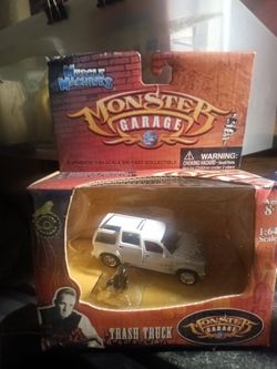 Muscle Machines Monster Garage Trash Truck Die-Cast