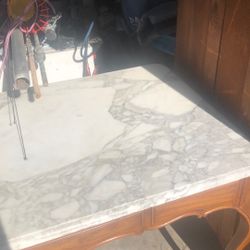 Mármol Table
