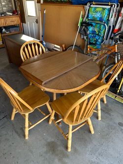 Kitchen table and 4 chairs