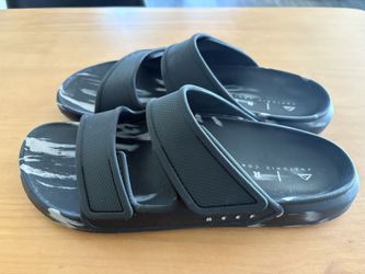 Reef Adapt Oasis Slides - Like New 