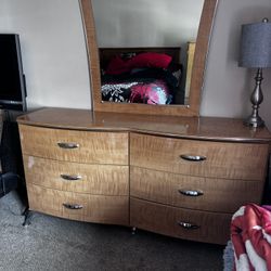 Dresser With Mirror 